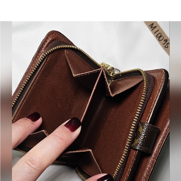 Louis Vuitton Monogram Compact Zipped Wallet - Picture 8 of 12